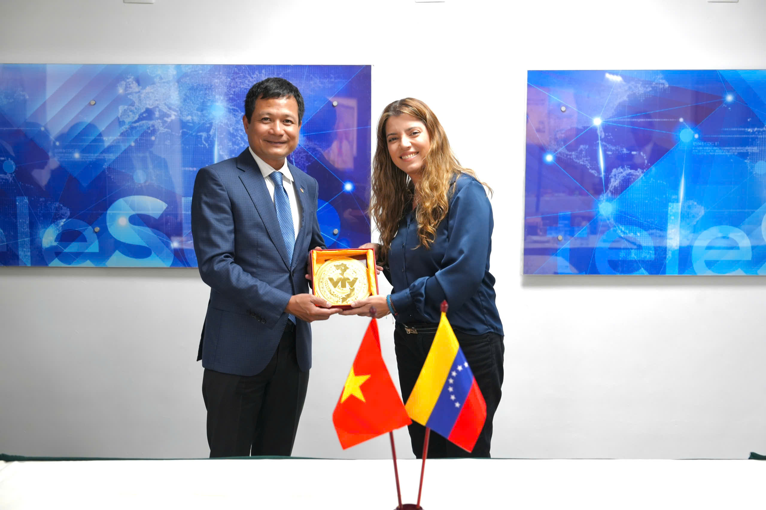Ban TH đối ngoại, Đài Truyền hình Việt Nam và Đài Truyền hình Phương Nam (TeleSUR) ký thỏa thuận hợp tác